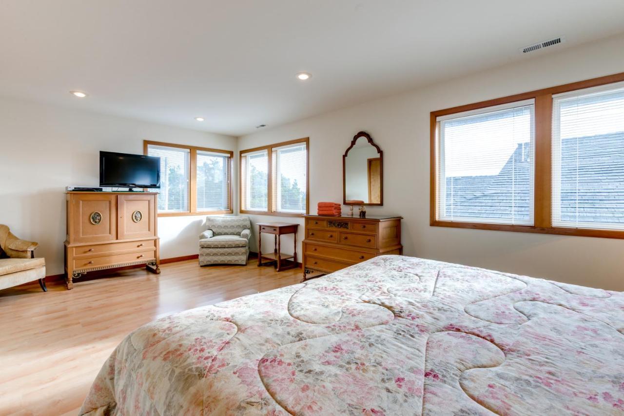 Frannie's Beachfront Holiday home